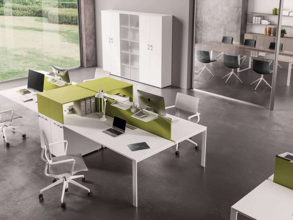 Arredamento da ufficio moderno con pannelli insonorizzanti di colore verde
