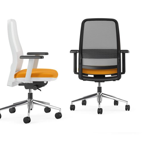 2 sedie con seduta arancione schienale bianco o nero e gambe in alluminio con rotelle