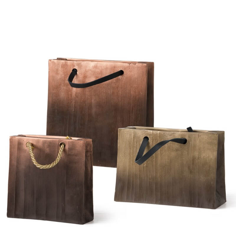 3 vasi di design fatti a forma di sacchetto per lo shopping